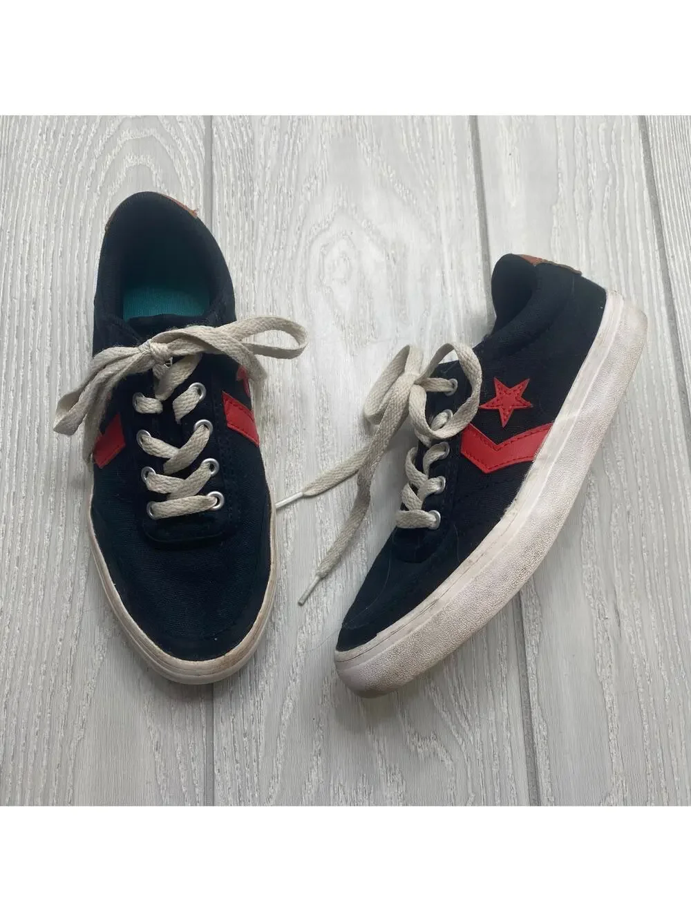 Converse Black & Red One Star Low-Top Sneakers Youth Size 1.5 Y